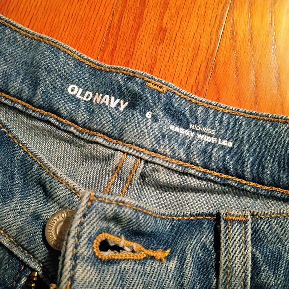 Old Navy Mid-Rise Baggy Wide Leg Jeans Size 6 - Picture 2 of 3